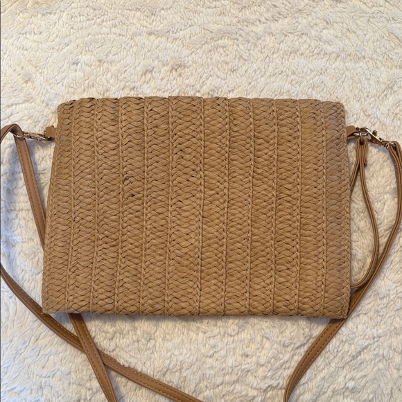 Elegant Tan Woven Clutch Bag - Picture 3 of 3